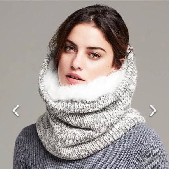 NWT! Banana Republic Faux Fur Lined snood / cowl neck scarf - Picture 1 of 5